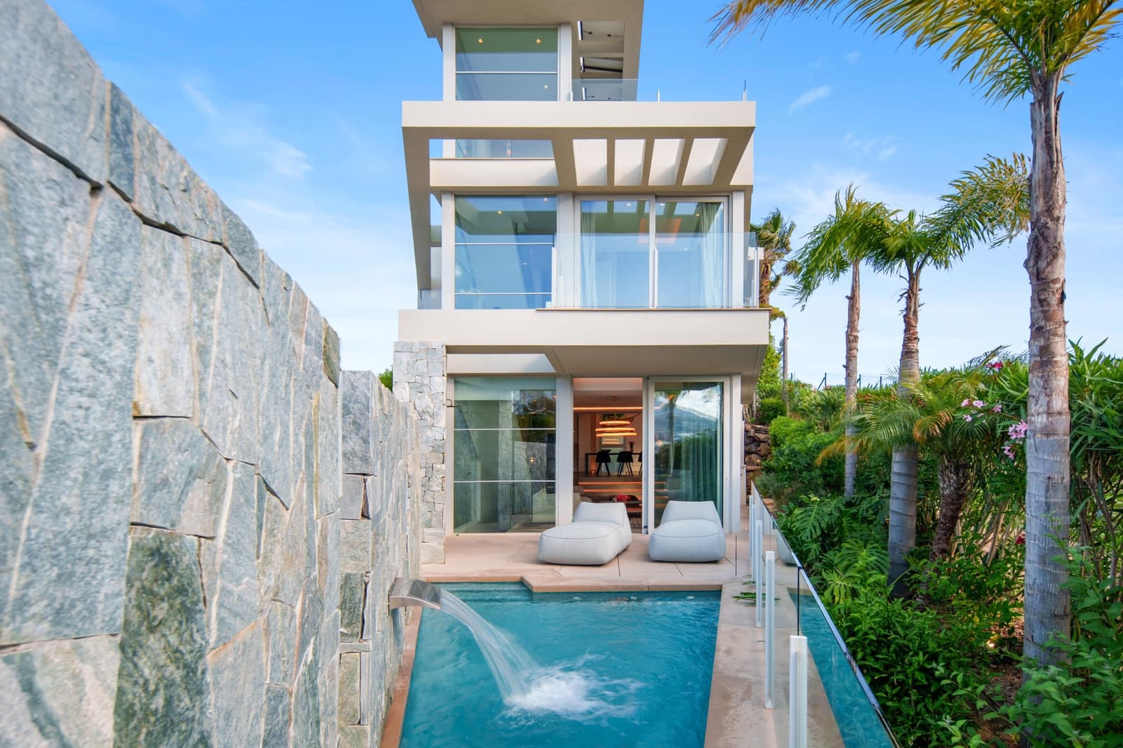 4 soveværelse Villa til salg i Nueva Andalucia med swimmingpool garage - € 2.775.000 (Ref: 9891698)