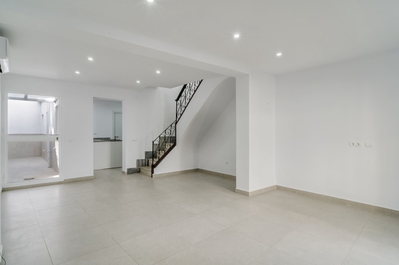 2 soverom Hus til salgs i Coin - € 239 000 (Ref: 9893588)