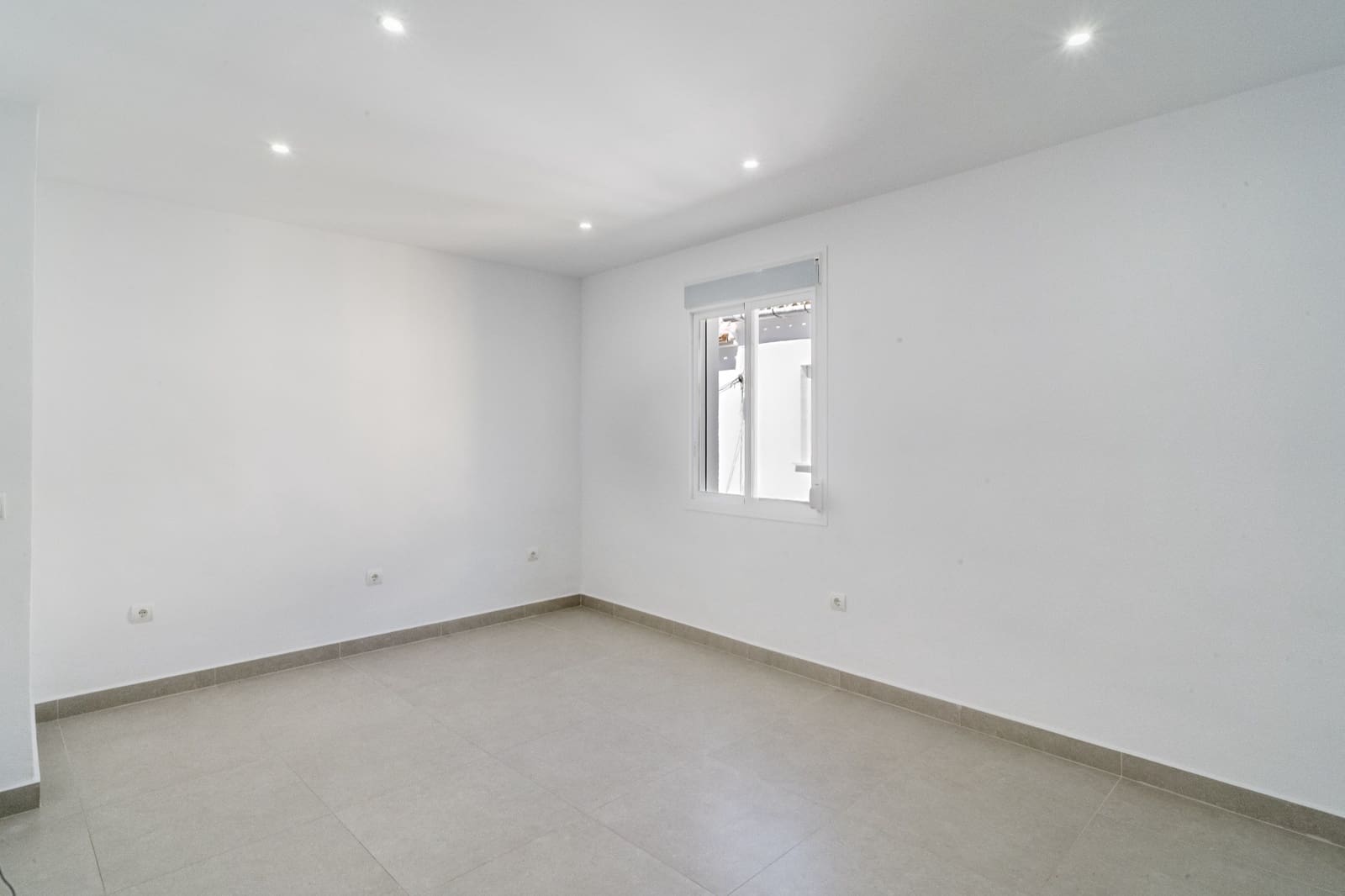 2 soverom Hus til salgs i Coin - € 239 000 (Ref: 9893588)