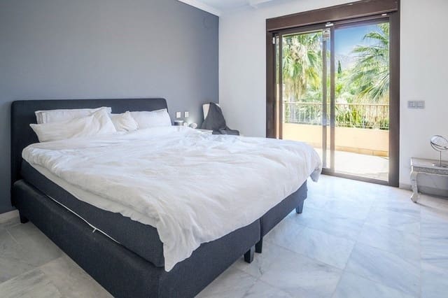 4 camera da letto Villetta Bifamiliare in vendita in Lomas De Marbella, Marbella con piscina garage - 1.700.000 € (Rif: 9902669)