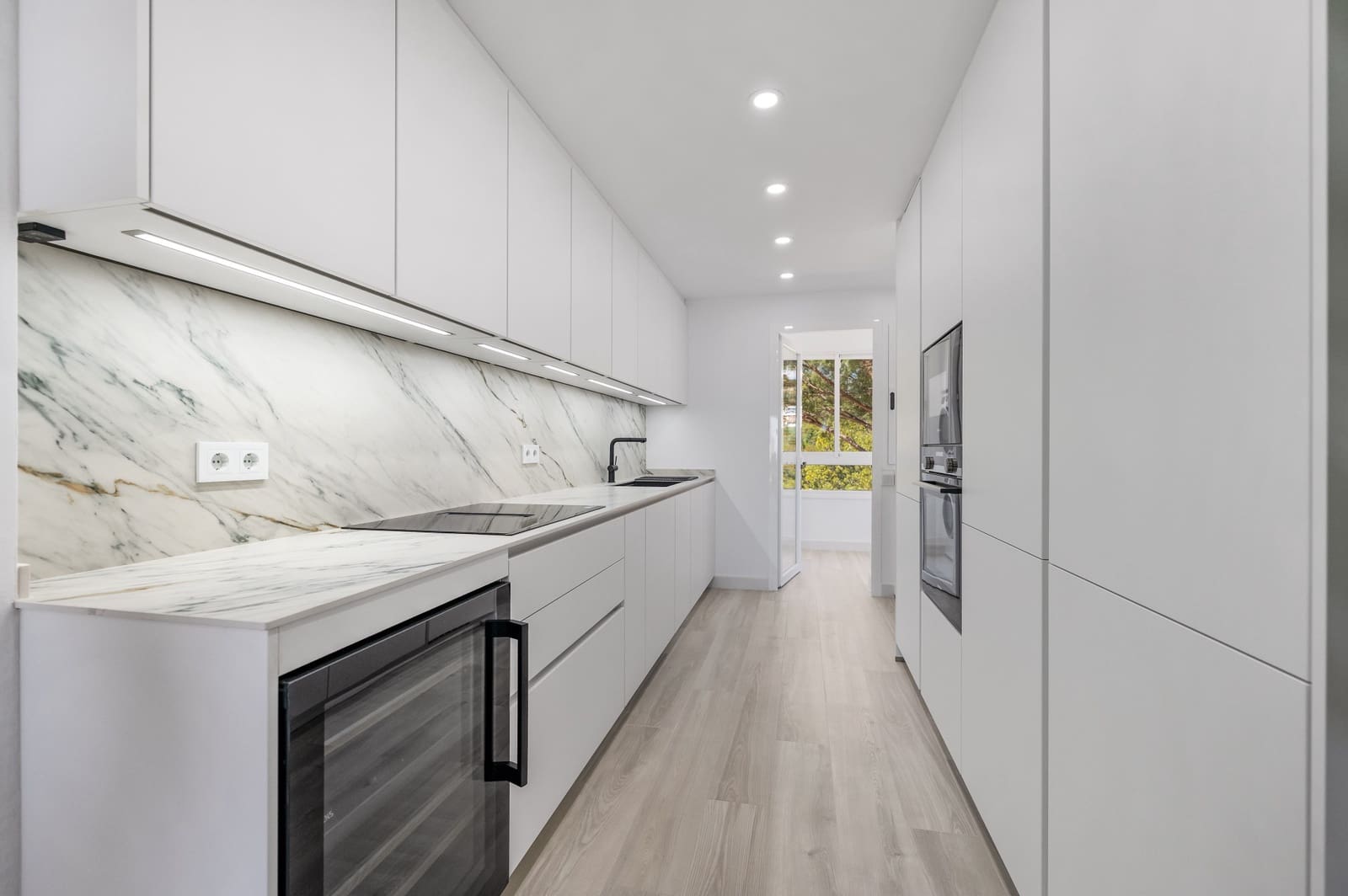 3 slaapkamer Appartement te koop in Benahavis met zwembad garage - € 765.000 (Ref: 9906710)