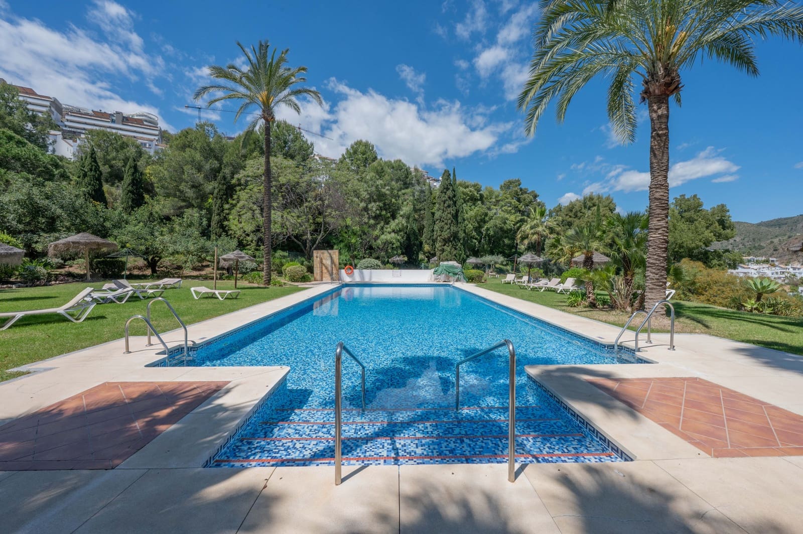 3 slaapkamer Appartement te koop in Benahavis met zwembad garage - € 765.000 (Ref: 9906710)