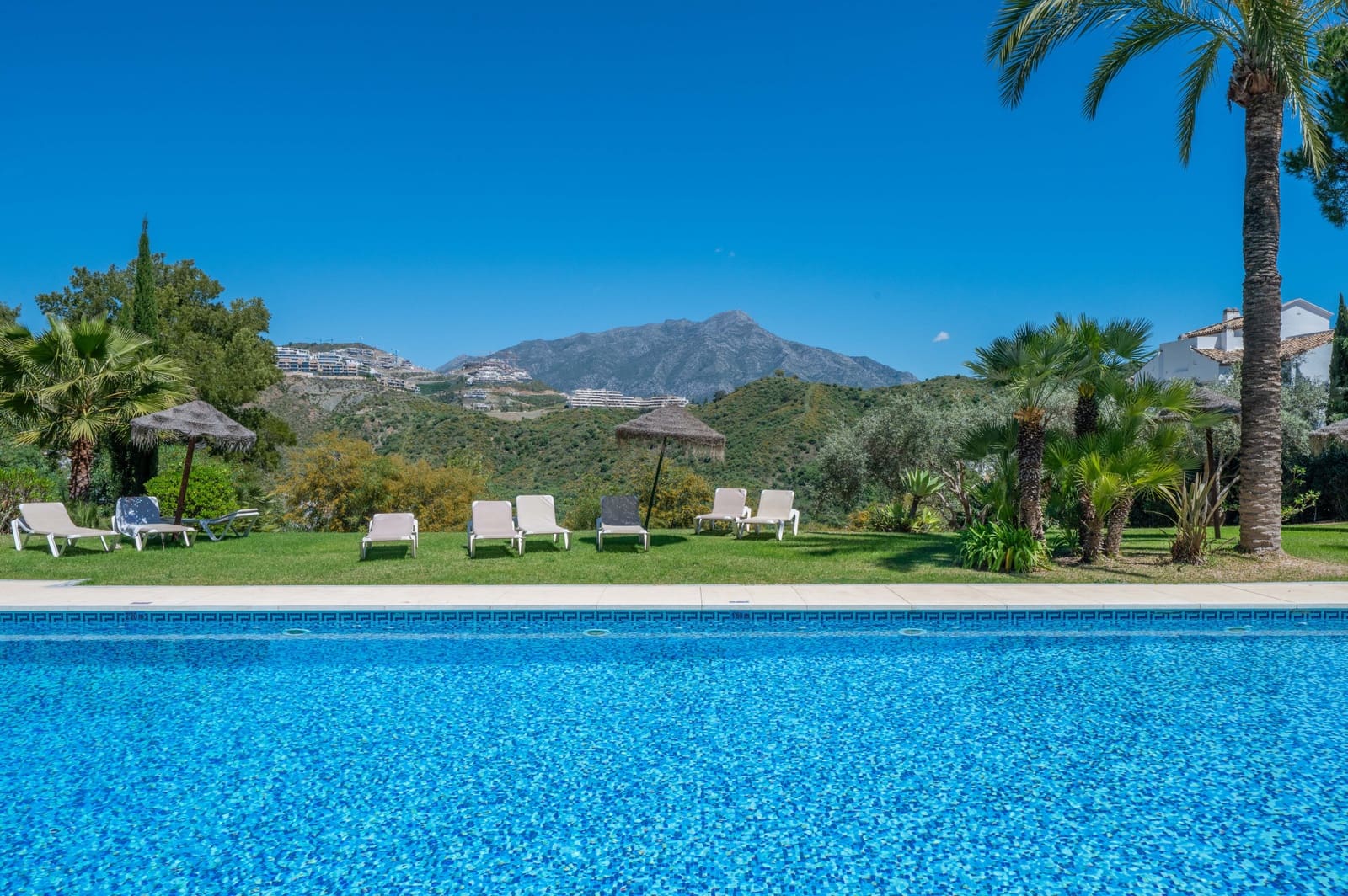 3 slaapkamer Appartement te koop in Benahavis met zwembad garage - € 765.000 (Ref: 9906710)