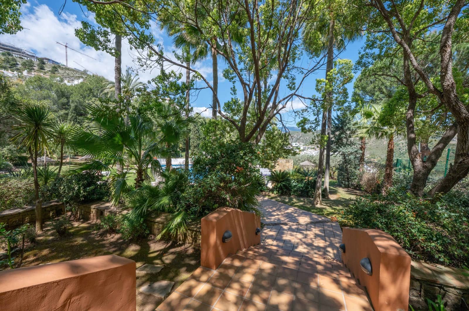 3 slaapkamer Appartement te koop in Benahavis met zwembad garage - € 765.000 (Ref: 9906710)