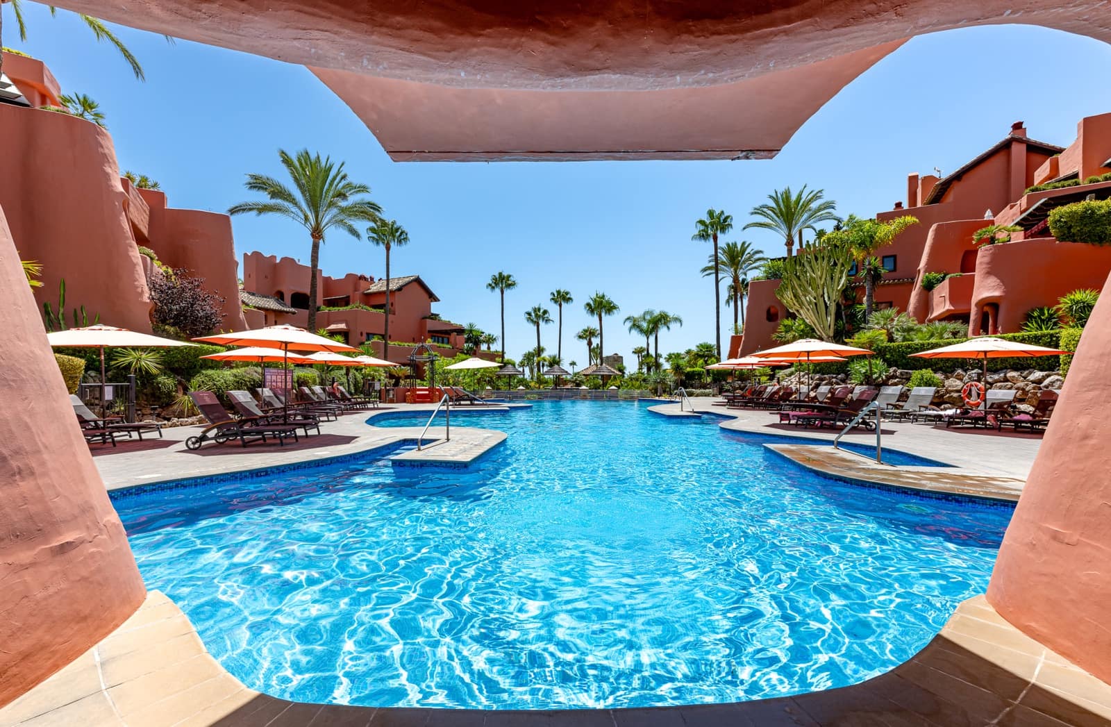 3 Zimmer Penthouse zu verkaufen in Estepona mit Pool Garage - 4.995.000 € (Ref: 9909850)