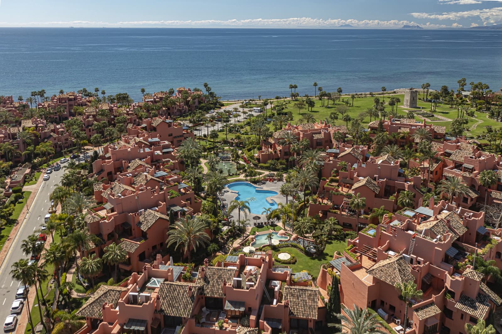 3 Zimmer Penthouse zu verkaufen in Estepona mit Pool Garage - 4.995.000 € (Ref: 9909850)