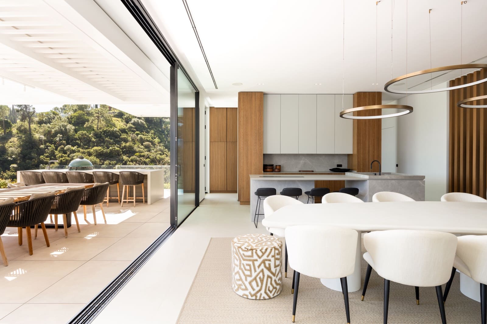 7 soverom Villa til salgs i El Madronal med svømmebasseng garasje - € 11 500 000 (Ref: 9909851)