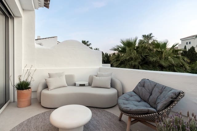 3 slaapkamer Penthouse te koop in Puerto Banus, Marbella met zwembad - € 1.490.000 (Ref: 9915096)