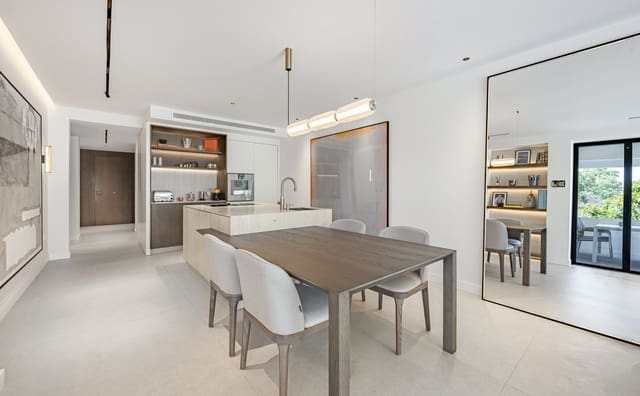3 soveværelse Penthouse til salg i Puerto Banus, Marbella med swimmingpool garage - € 1.490.000 (Ref: 9915096)