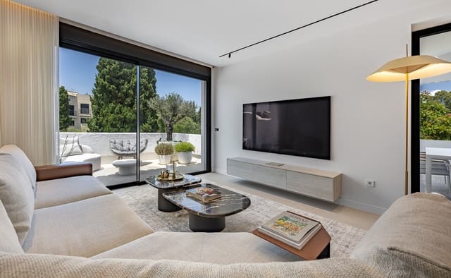 3 soveværelse Penthouse til salg i Puerto Banus, Marbella med swimmingpool garage - € 1.490.000 (Ref: 9915096)