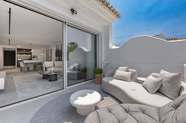 3 soveværelse Penthouse til salg i Puerto Banus, Marbella med swimmingpool garage - € 1.490.000 (Ref: 9915096)