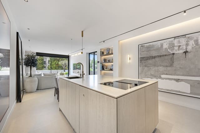 3 soveværelse Penthouse til salg i Puerto Banus, Marbella med swimmingpool garage - € 1.490.000 (Ref: 9915096)
