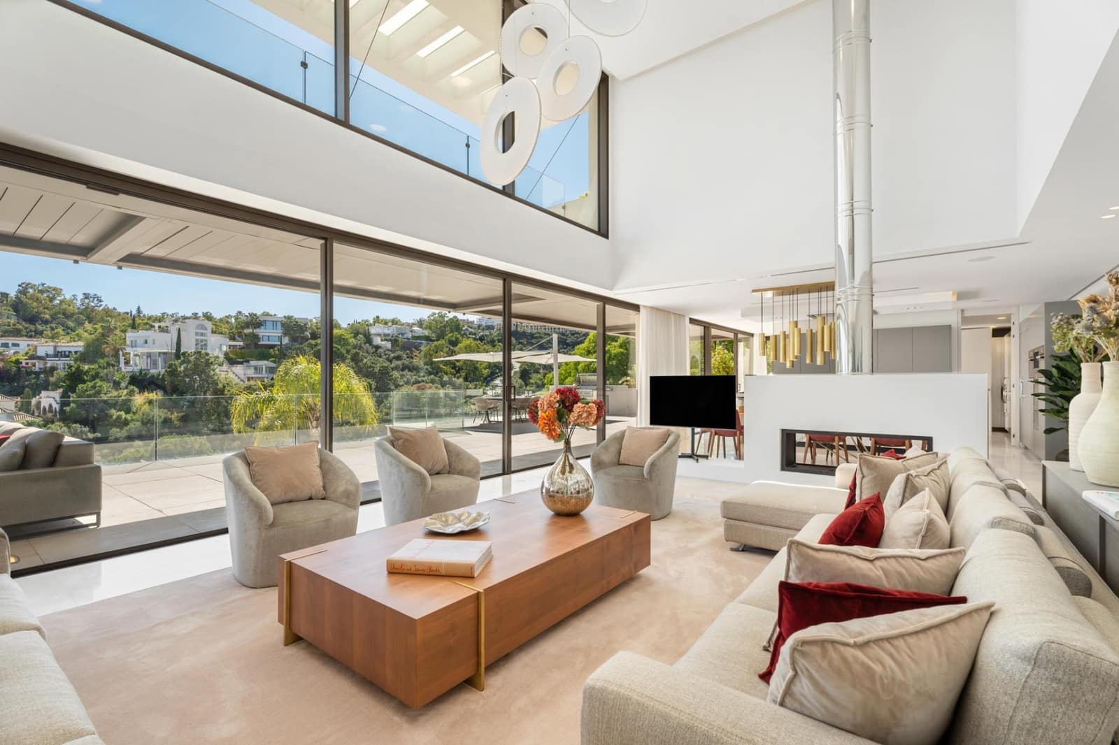 5 bedroom Villa for sale in La Quinta with pool garage - € 4,950,000 (Ref: 9915097)