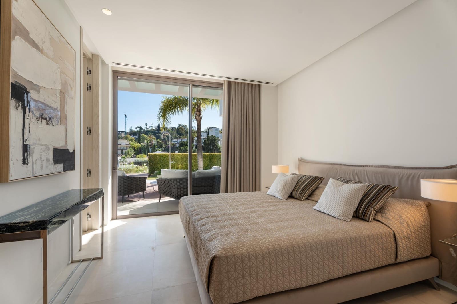 5 bedroom Villa for sale in La Quinta with pool garage - € 4,950,000 (Ref: 9915097)