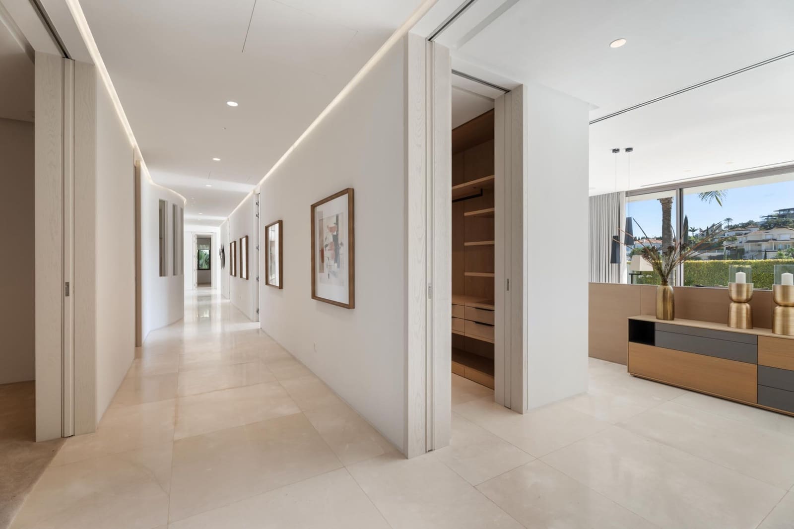5 bedroom Villa for sale in La Quinta with pool garage - € 4,950,000 (Ref: 9915097)
