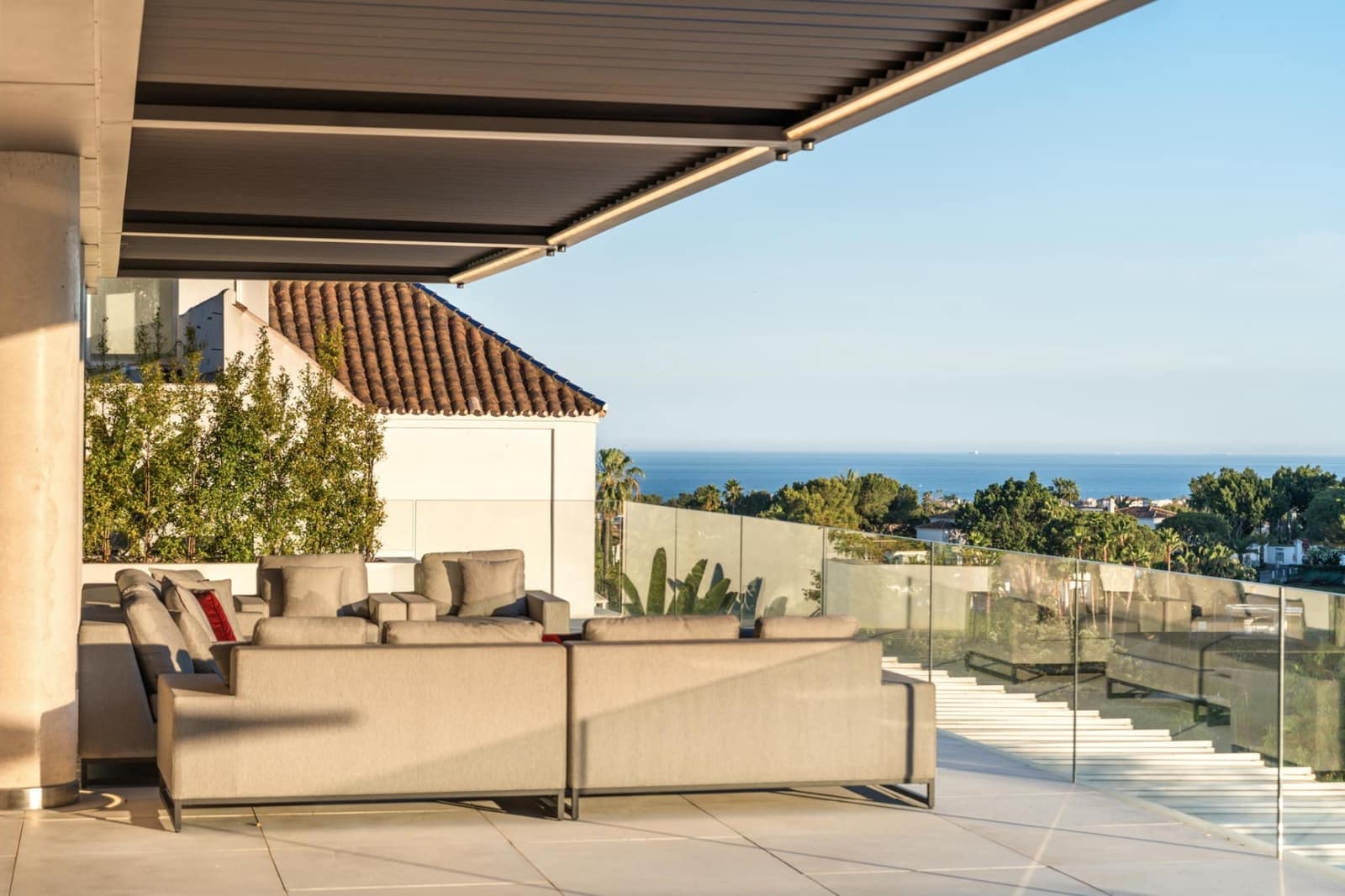 5 bedroom Villa for sale in La Quinta with pool garage - € 4,950,000 (Ref: 9915097)
