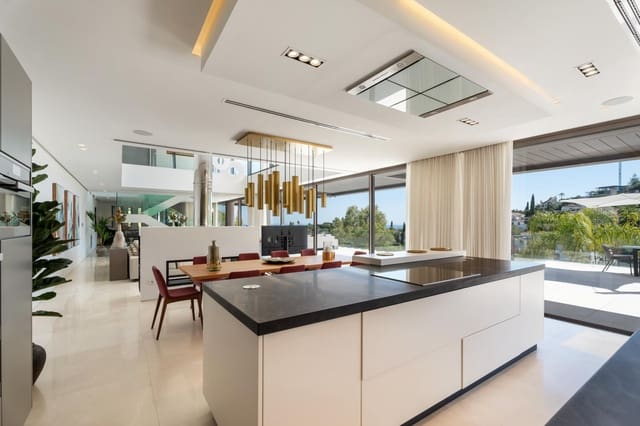 5 bedroom Villa for sale in La Quinta, Benahavís with pool garage - € 4,950,000 (Ref: 9915097)