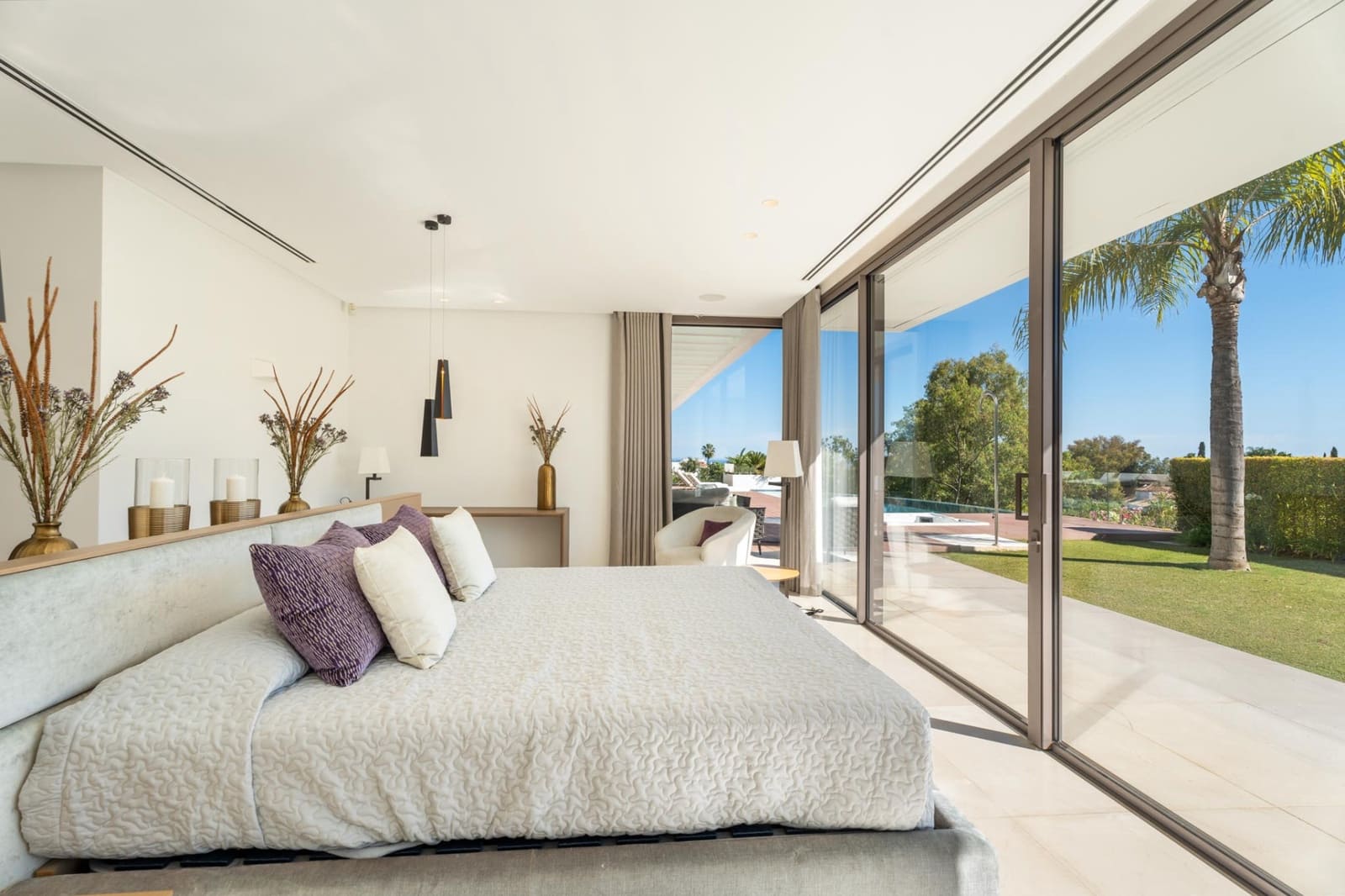 5 bedroom Villa for sale in La Quinta with pool garage - € 4,950,000 (Ref: 9915097)
