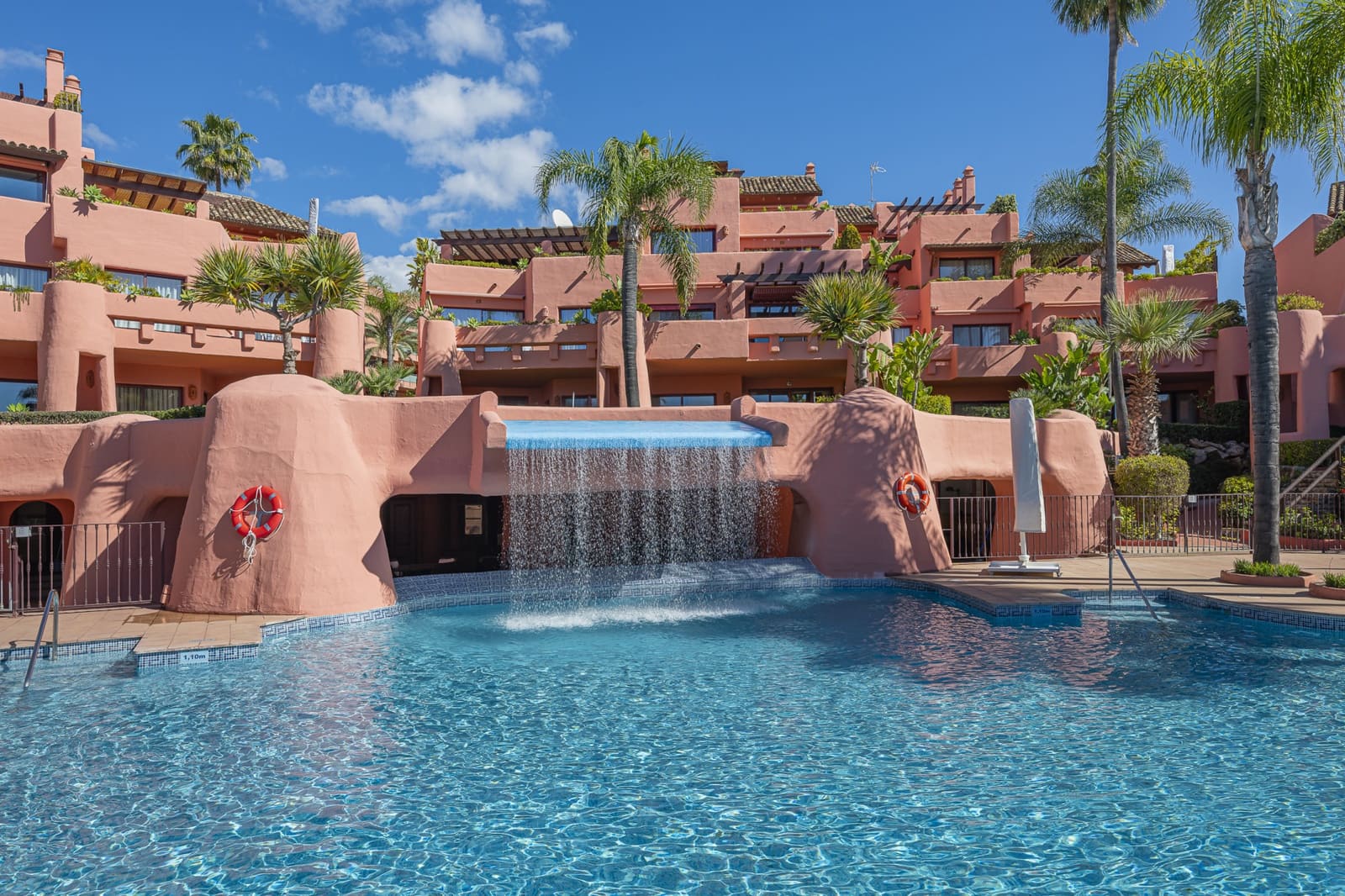 3 sypialnia Apartament na sprzedaż w Estepona z basenem garażem - 2 395 000 € (Ref: 9932665)