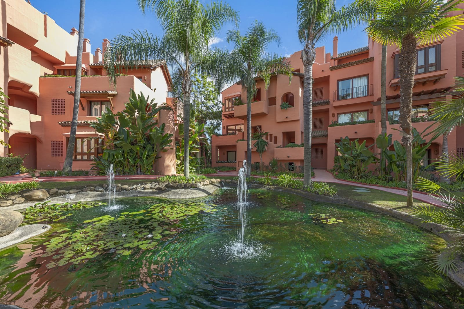 3 sypialnia Apartament na sprzedaż w Estepona z basenem garażem - 2 395 000 € (Ref: 9932665)