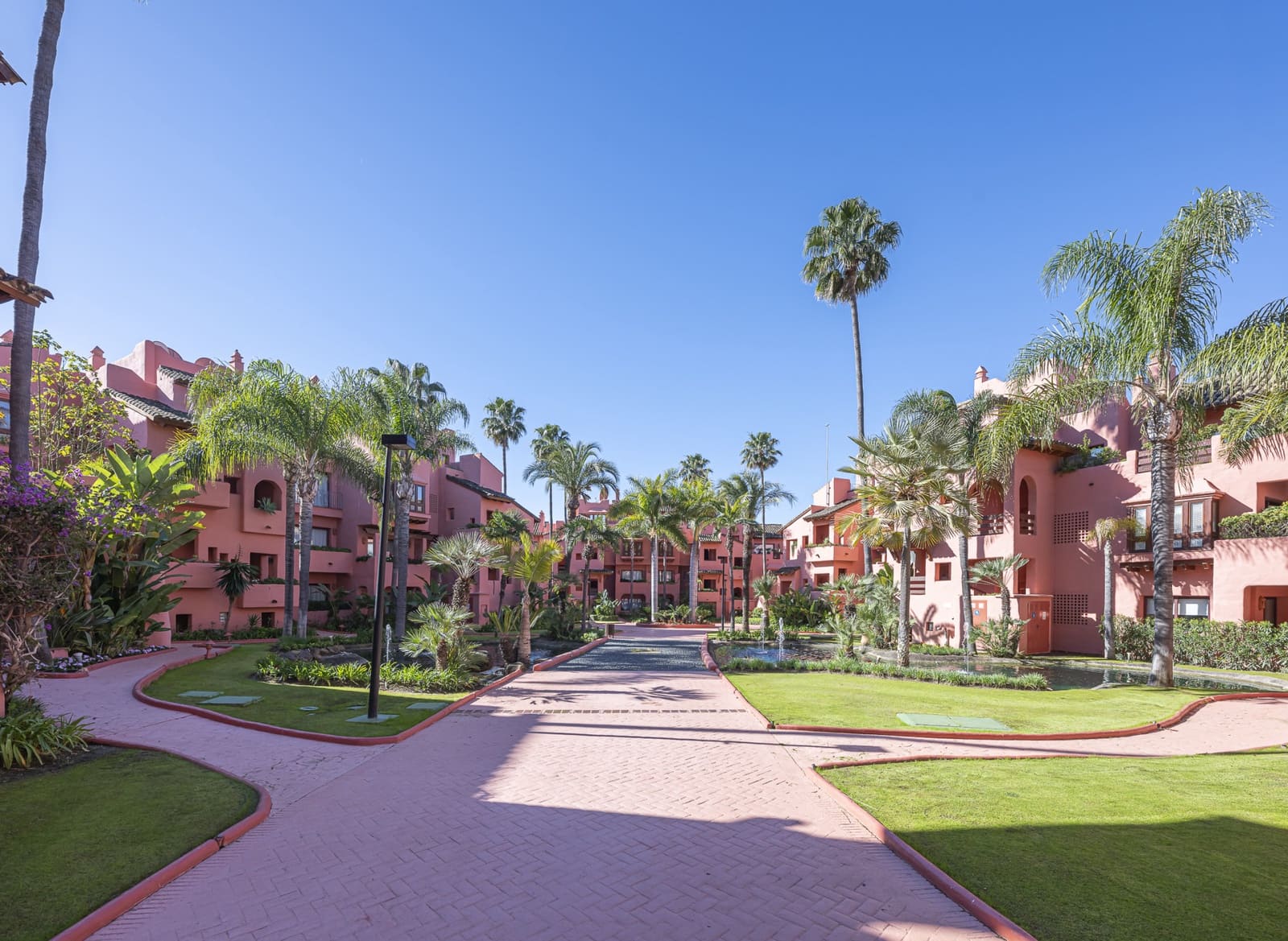 3 sypialnia Apartament na sprzedaż w Estepona z basenem garażem - 2 395 000 € (Ref: 9932665)
