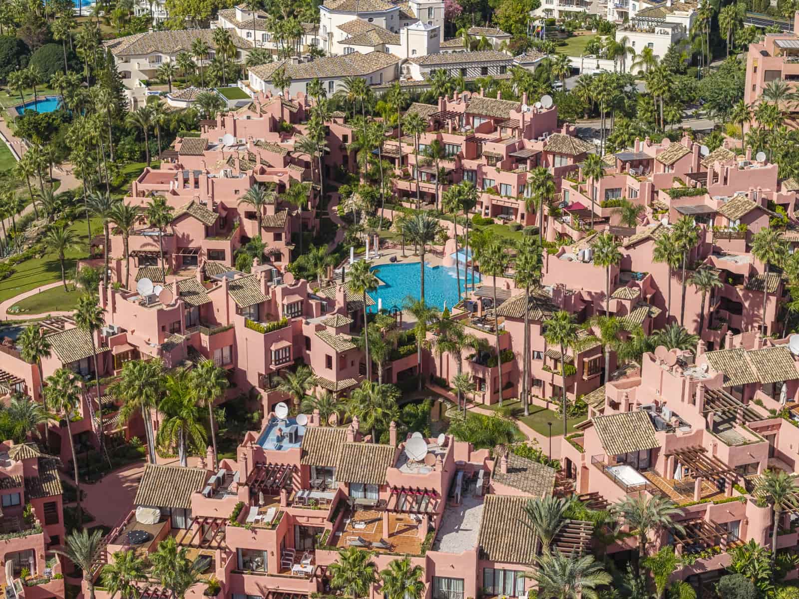 3 sypialnia Apartament na sprzedaż w Estepona z basenem garażem - 2 395 000 € (Ref: 9932665)