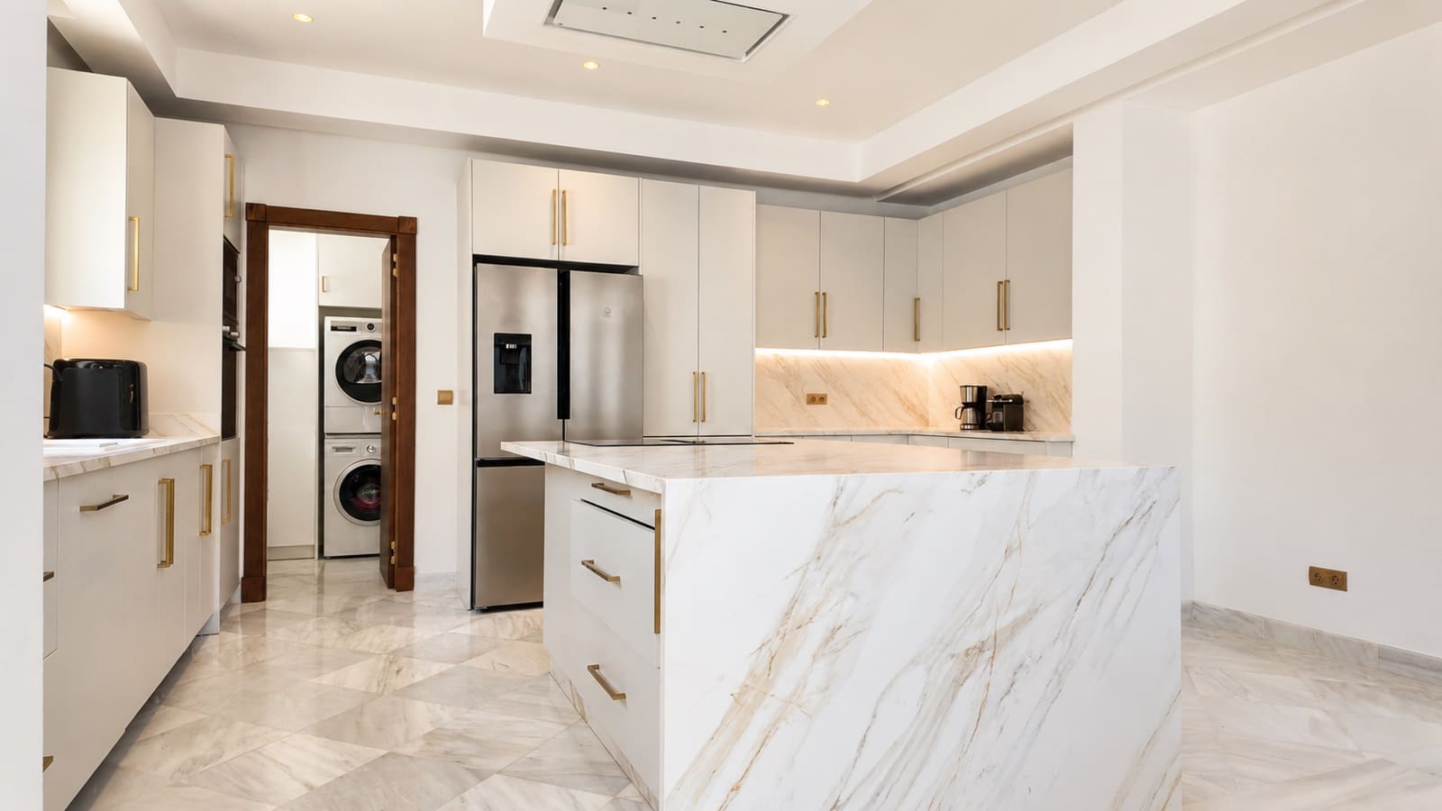 3 bedroom Bungalow for sale in Marbella with pool garage - € 3,495,000 (Ref: 9941633)
