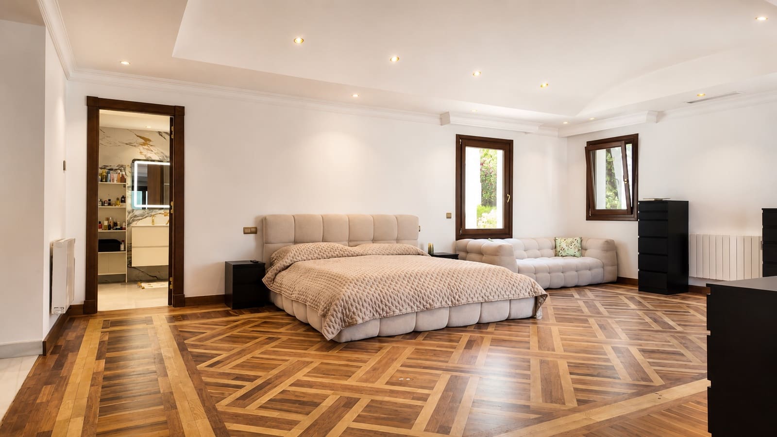 3 bedroom Bungalow for sale in Marbella with pool garage - € 3,495,000 (Ref: 9941633)