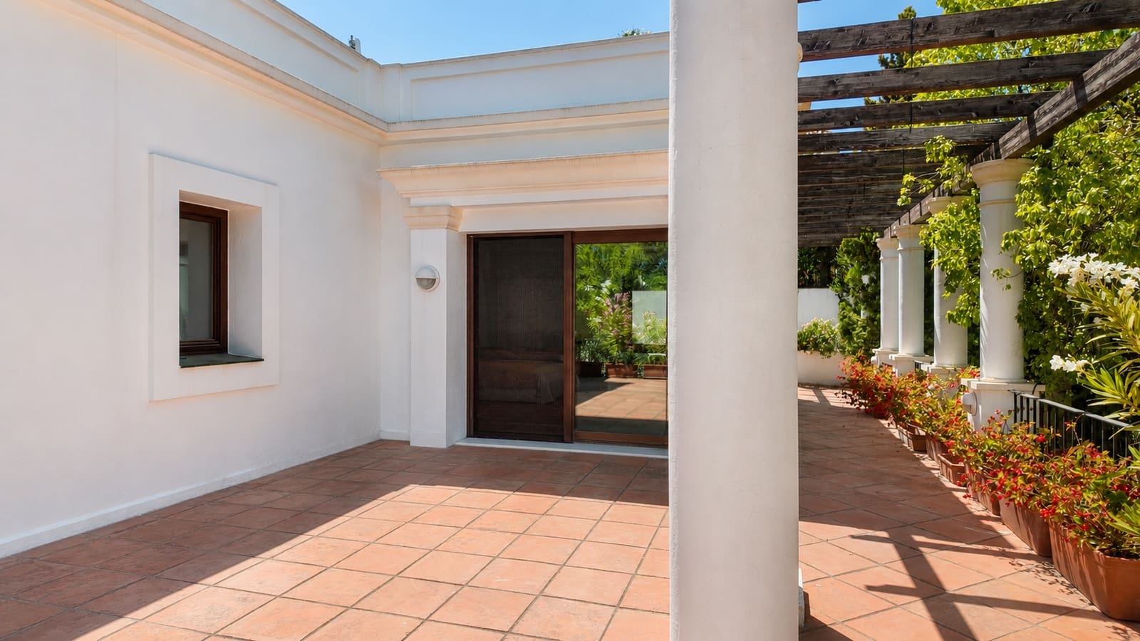 3 bedroom Bungalow for sale in Marbella with pool garage - € 3,495,000 (Ref: 9941633)