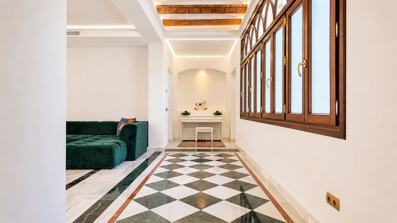 3 bedroom Bungalow for sale in Marbella with pool garage - € 3,495,000 (Ref: 9941633)