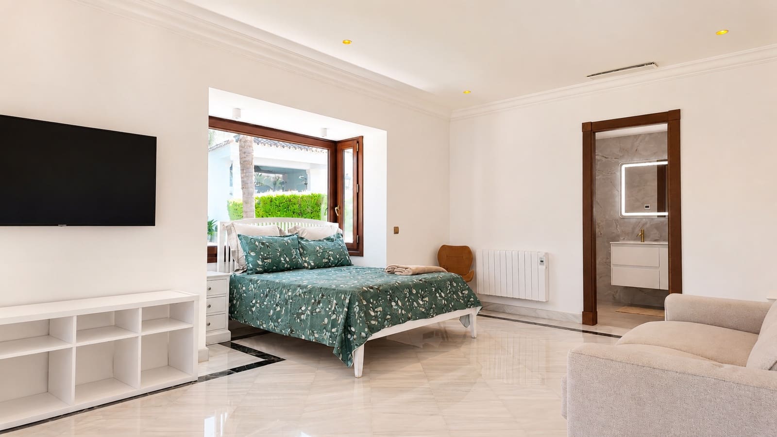 3 bedroom Bungalow for sale in Marbella with pool garage - € 3,495,000 (Ref: 9941633)