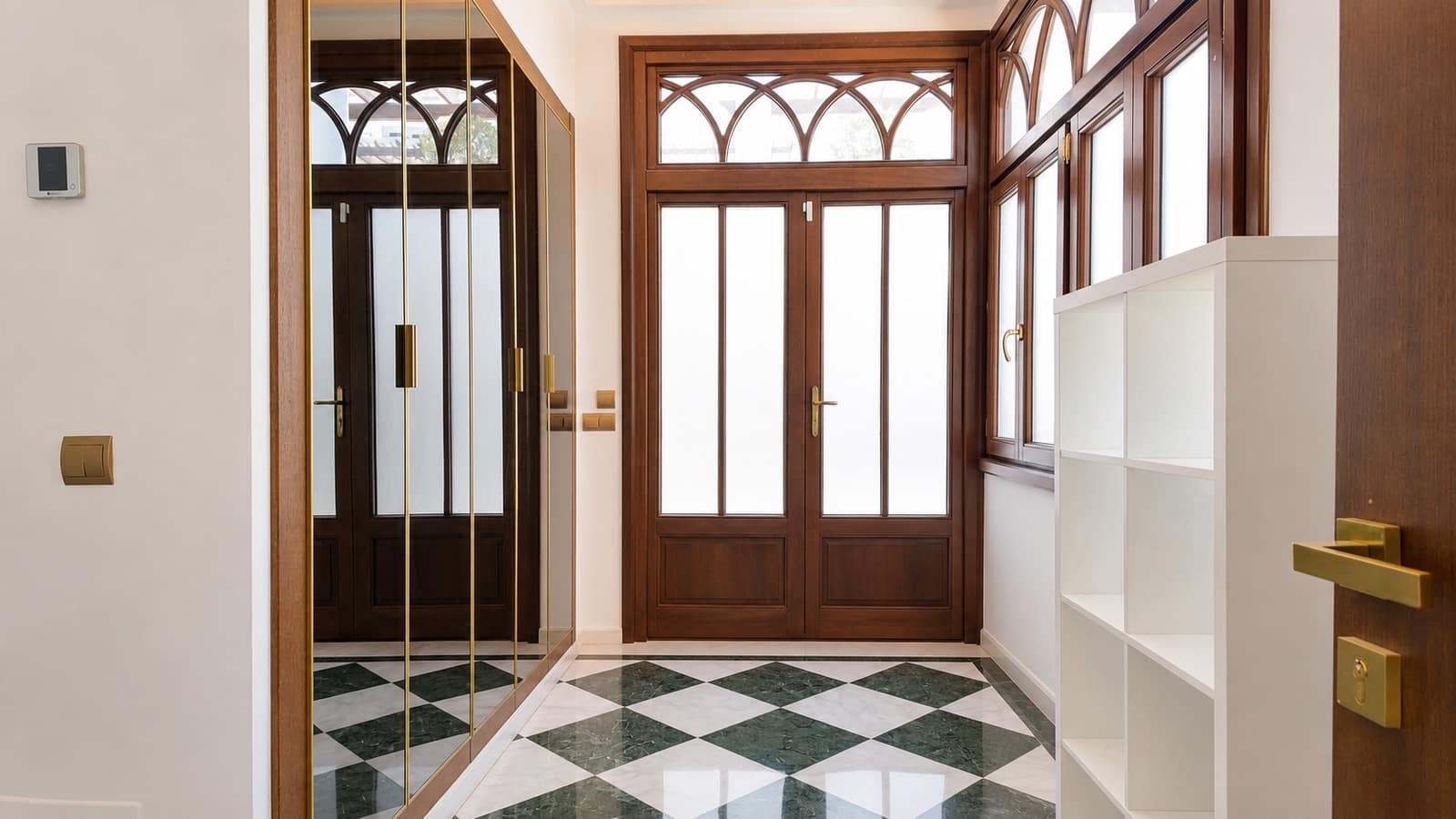 3 bedroom Bungalow for sale in Marbella with pool garage - € 3,495,000 (Ref: 9941633)
