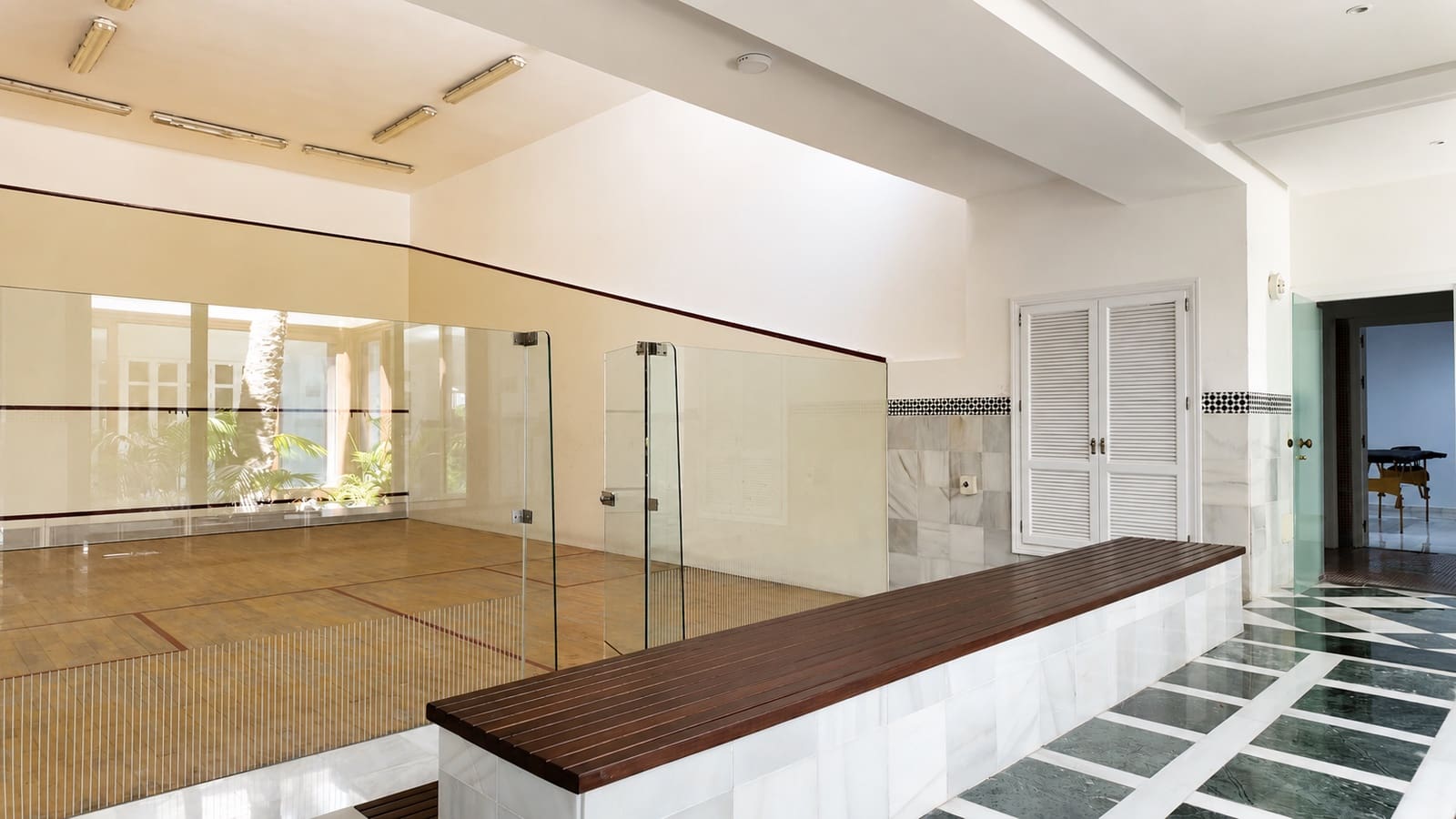3 bedroom Bungalow for sale in Marbella with pool garage - € 3,495,000 (Ref: 9941633)