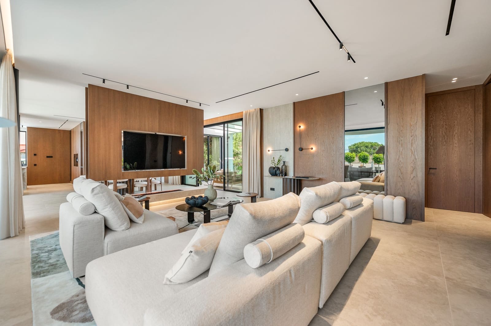 6 bedroom Villa for sale in Marbella with pool garage - € 4,995,000 (Ref: 9943264)