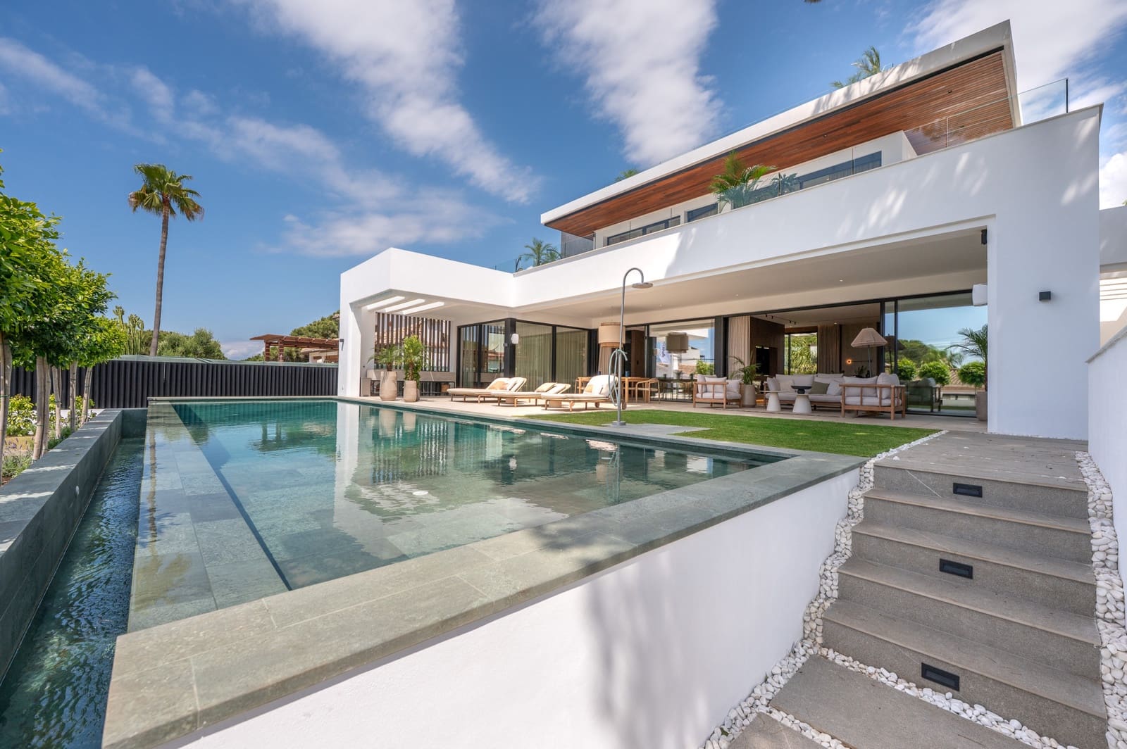 6 bedroom Villa for sale in Marbella with pool garage - € 4,995,000 (Ref: 9943264)