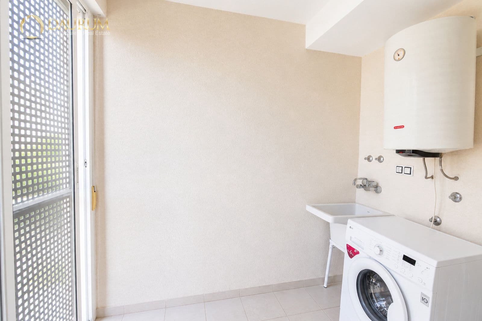 1 bedroom Flat for sale in La Villajoyosa / Vila Joiosa with pool - € 240,000 (Ref: 10007802)