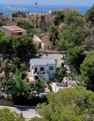 4 bedroom Villa for sale in El Campello with garage - € 595,000 (Ref: 10014319)