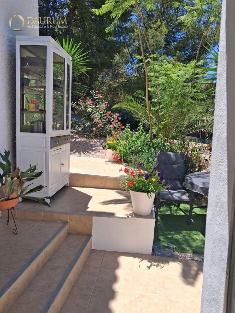 4 bedroom Villa for sale in El Campello with garage - € 595,000 (Ref: 10014319)