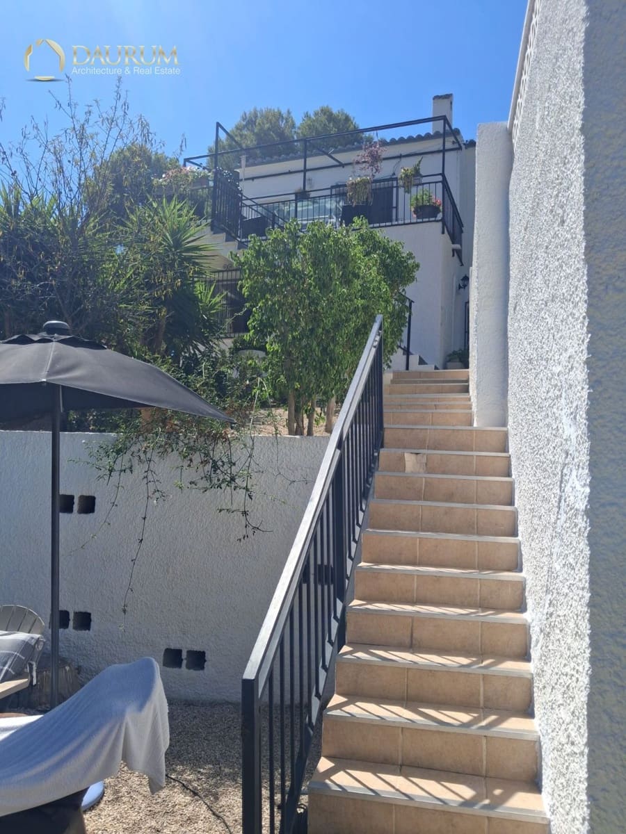 4 bedroom Villa for sale in El Campello with garage - € 595,000 (Ref: 10014319)