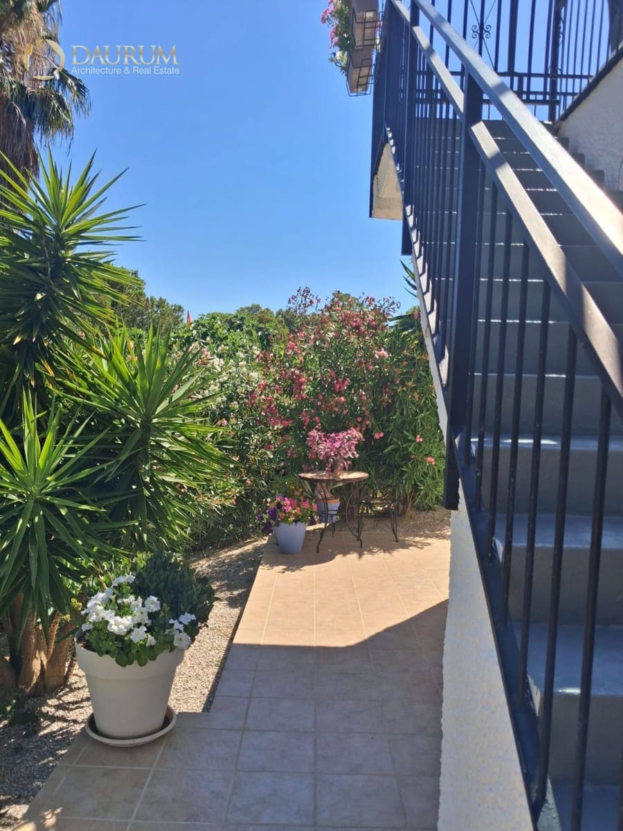 4 bedroom Villa for sale in El Campello with garage - € 595,000 (Ref: 10014319)