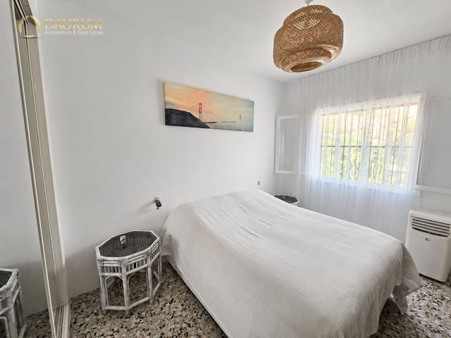 4 bedroom Villa for sale in El Campello with garage - € 595,000 (Ref: 10014319)