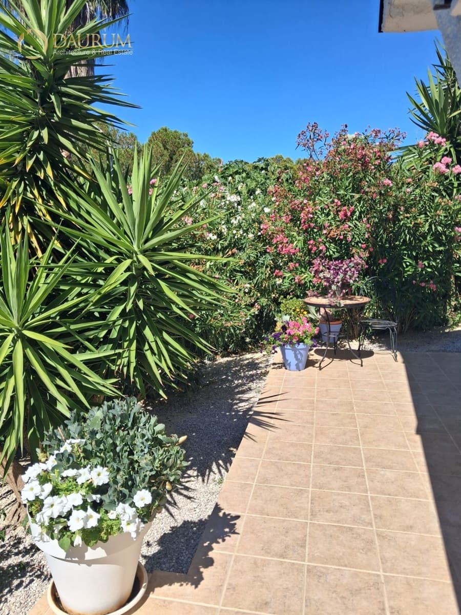 4 bedroom Villa for sale in El Campello with garage - € 595,000 (Ref: 10014319)