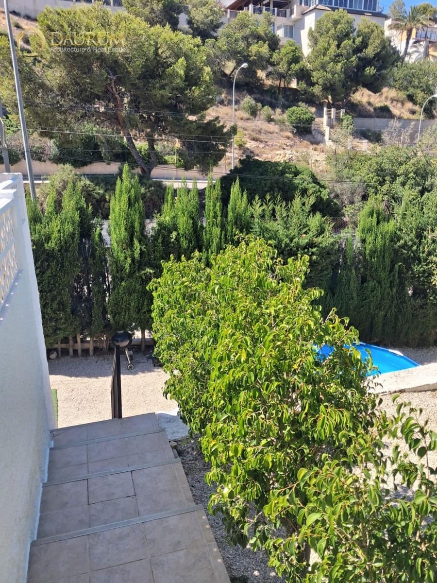 4 bedroom Villa for sale in El Campello with garage - € 595,000 (Ref: 10014319)