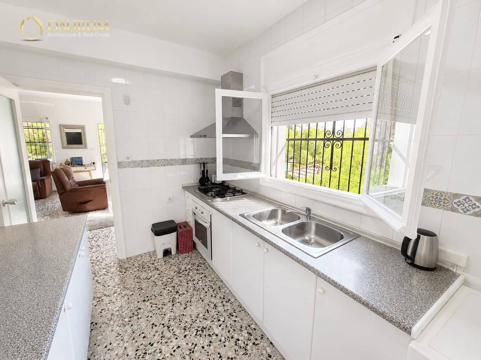 4 bedroom Villa for sale in El Campello with garage - € 595,000 (Ref: 10014319)
