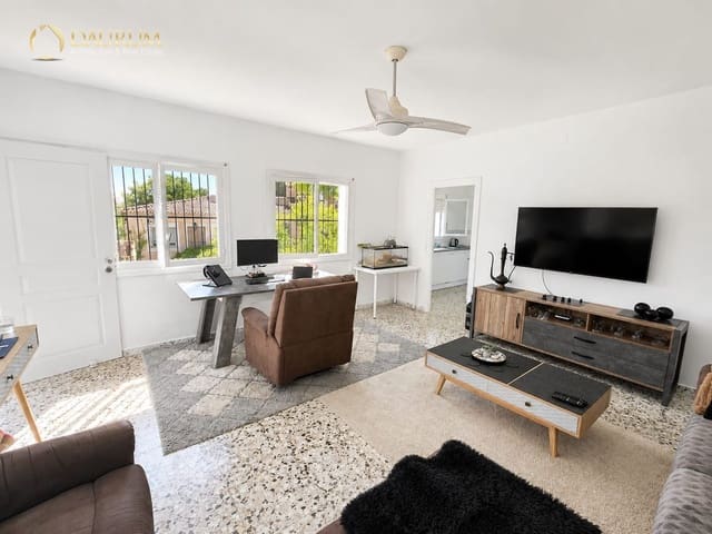 4 bedroom Villa for sale in El Campello with garage - € 595,000 (Ref: 10014319)