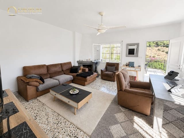 4 bedroom Villa for sale in El Campello with garage - € 595,000 (Ref: 10014319)