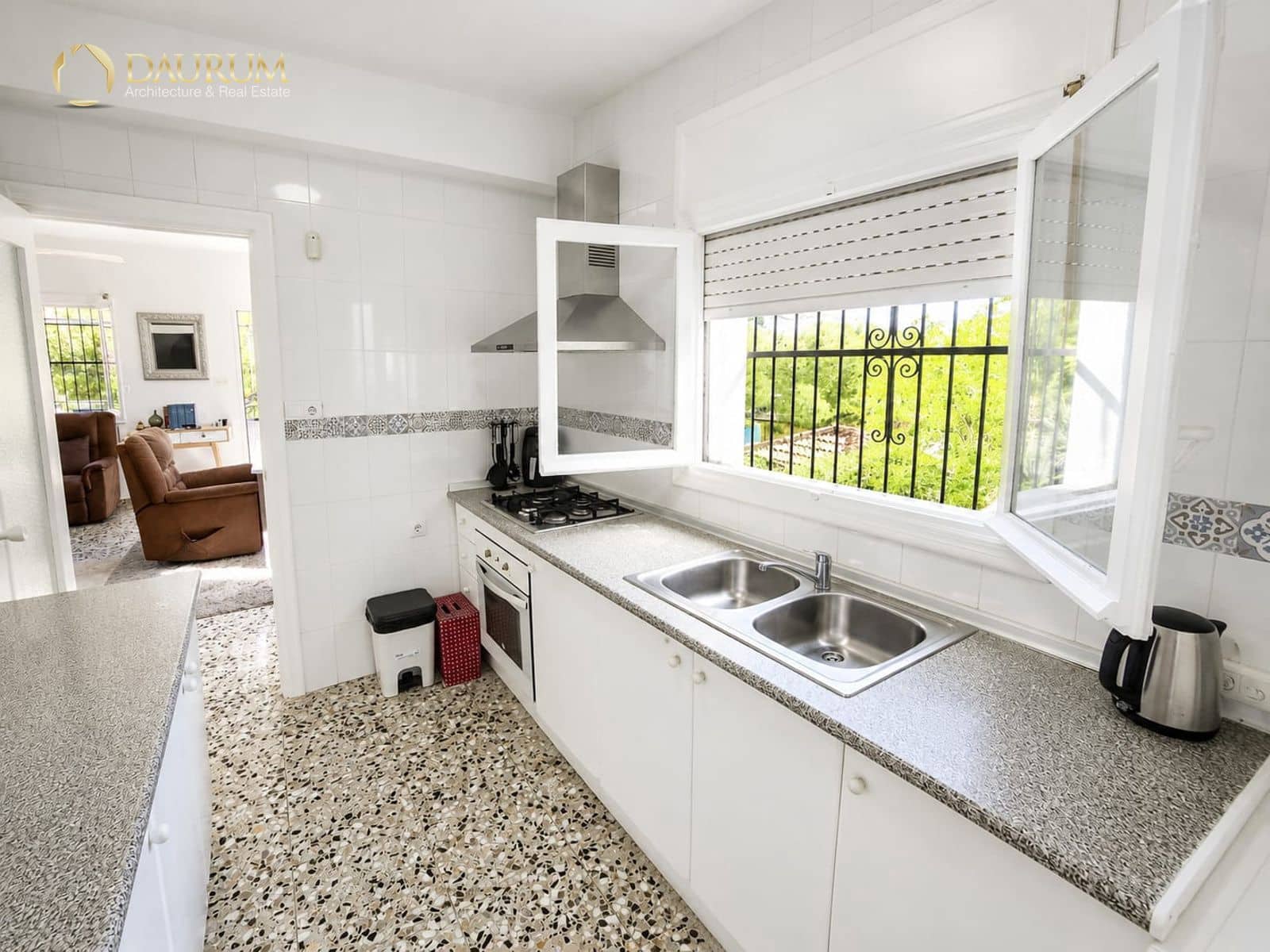 4 bedroom Villa for sale in El Campello with garage - € 595,000 (Ref: 10014319)