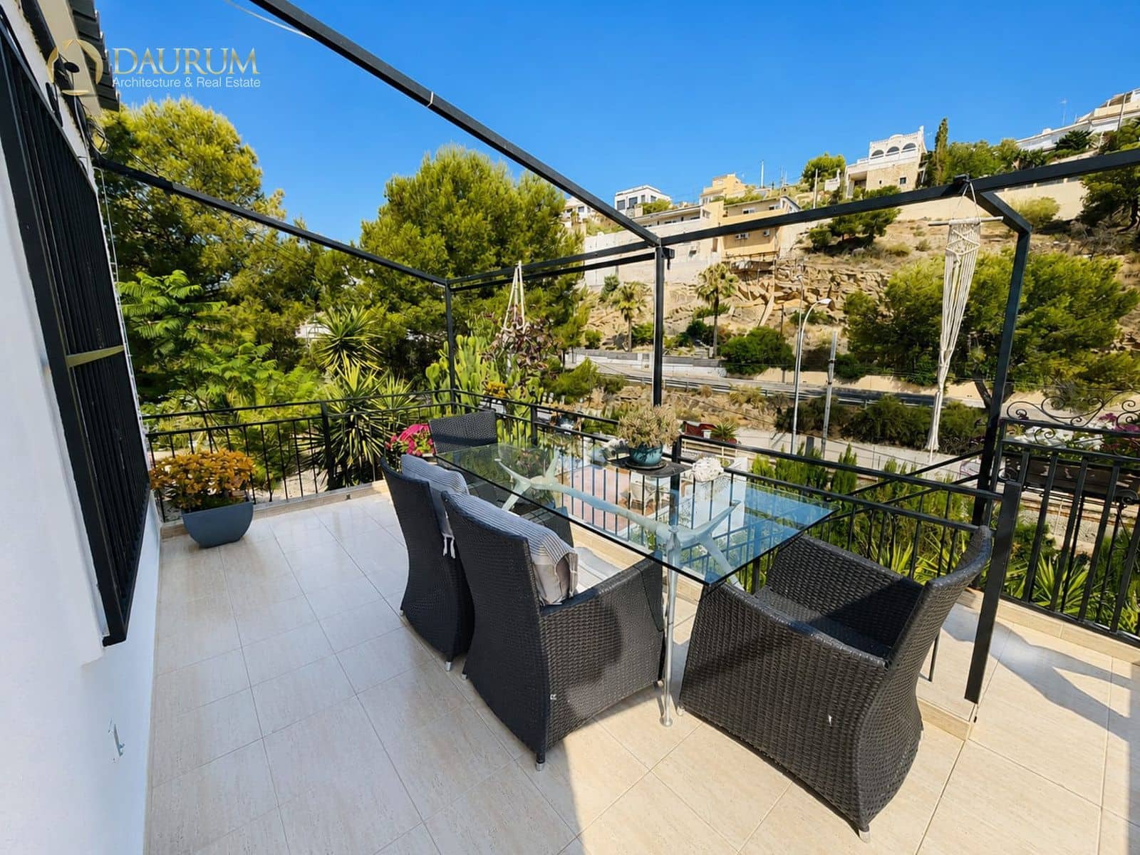 4 bedroom Villa for sale in El Campello with garage - € 595,000 (Ref: 10014319)