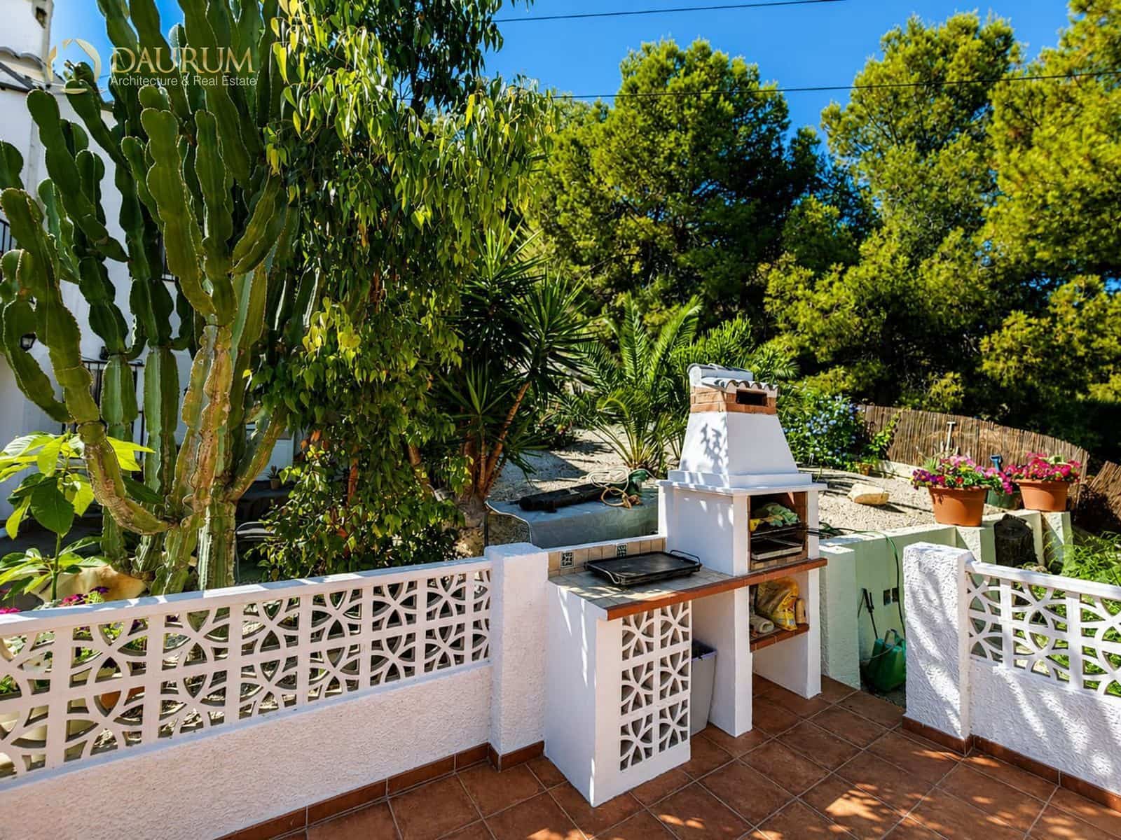 4 bedroom Villa for sale in El Campello with garage - € 595,000 (Ref: 10014319)