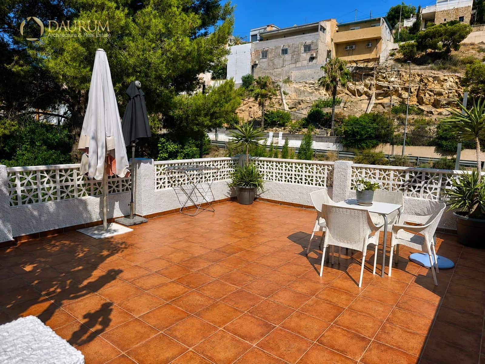 4 bedroom Villa for sale in El Campello with garage - € 595,000 (Ref: 10014319)